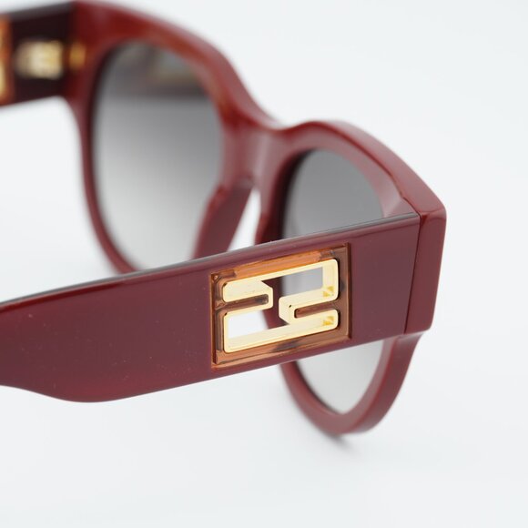 Fendi FE40147I BAGUETTE 66F Sunglasses Red Round Frame, Brown Gradient Lenses main image 7